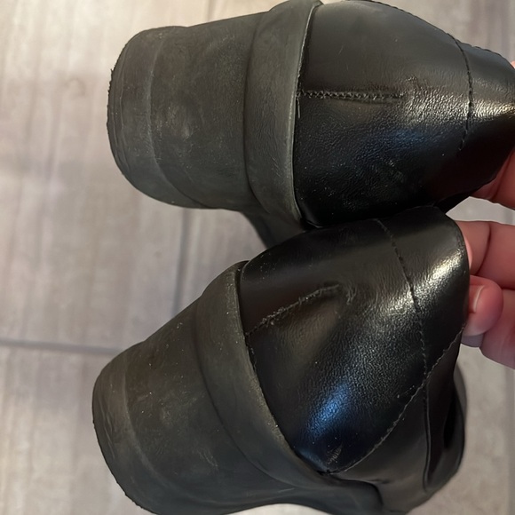 Easy Spirit Classic Black Loafers - Picture 5 of 7